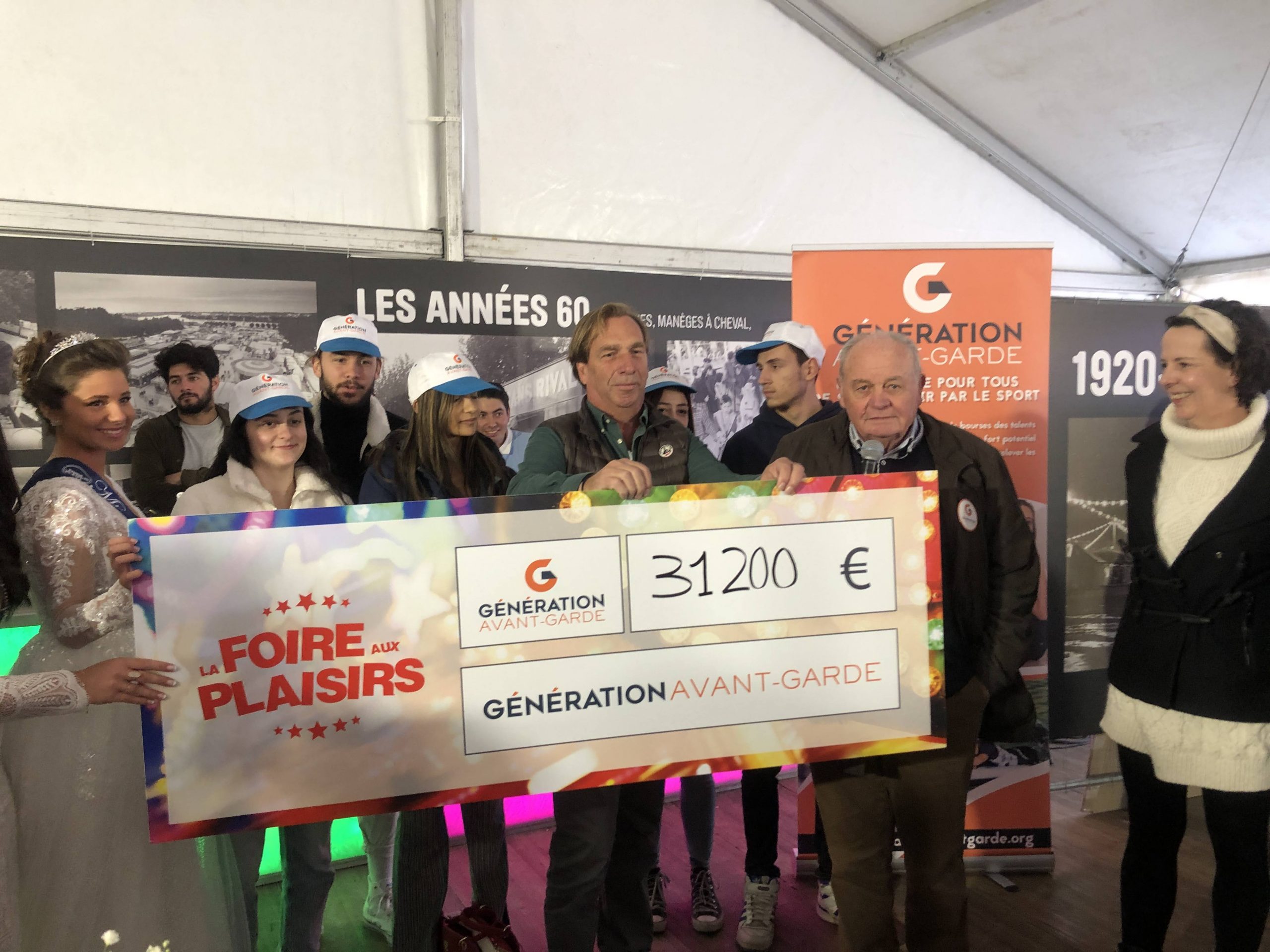 Remise du chèque de don de la Foire aux Plaisirs en mars 2023